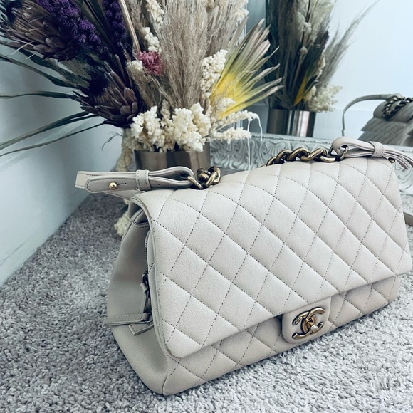 Chanel Trapezio Bag. Large. - Picture 9 of 17